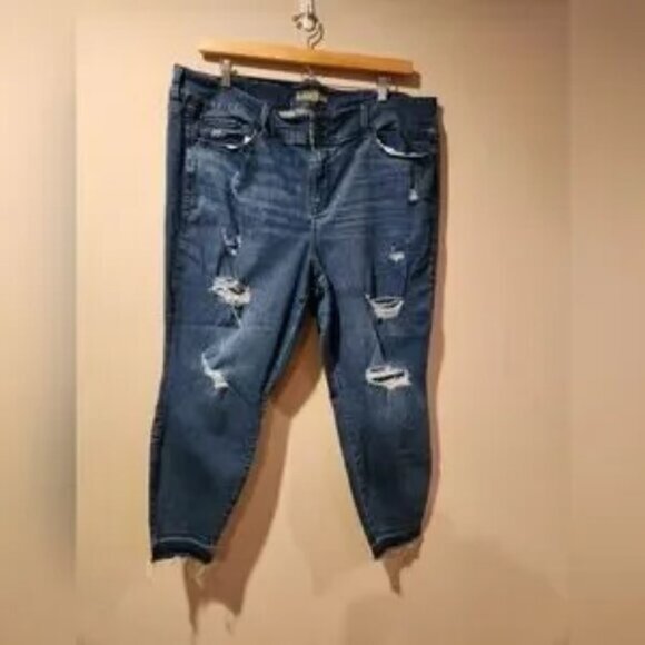 TORRID jegging distressed medium wash super soft 5 pocket design size 24 - Picture 2 of 7